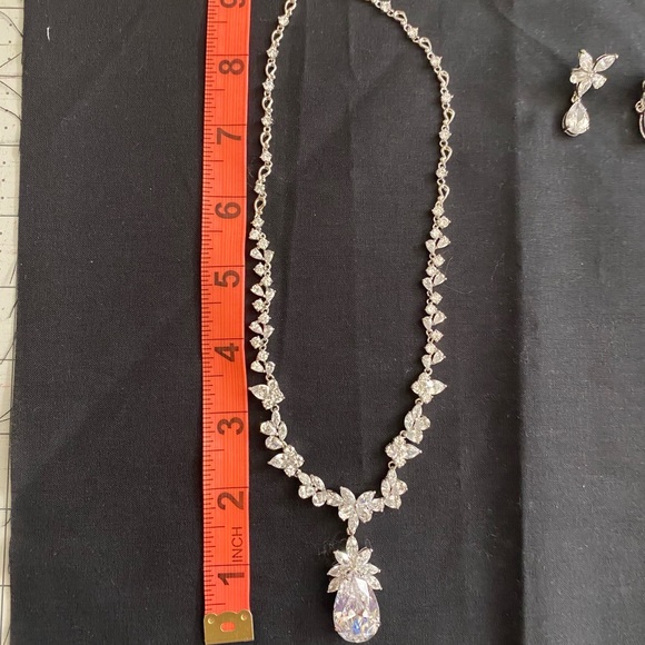 CZ luxury pineapple necklace/earring set. NWOT. - Picture 2 of 8